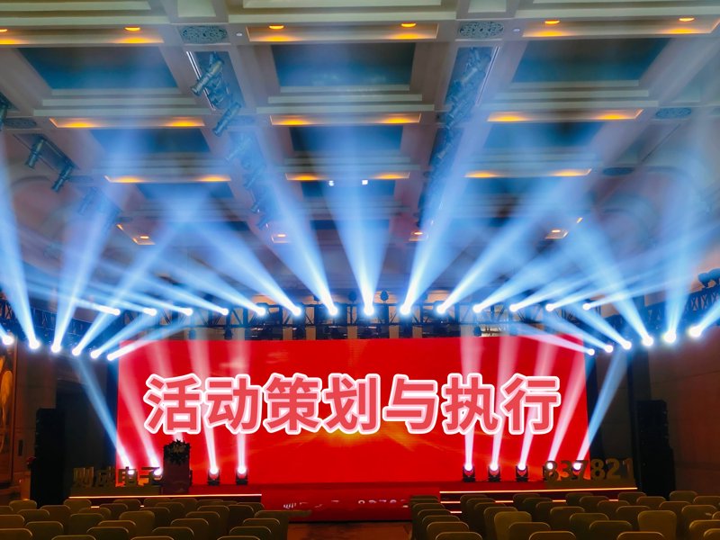 在众多的广告设计公司中,如何选择一家既专业又创新的伙伴?今天,我们来探讨一下如何通过几个关键因素筛选出合适的广告设计公司。